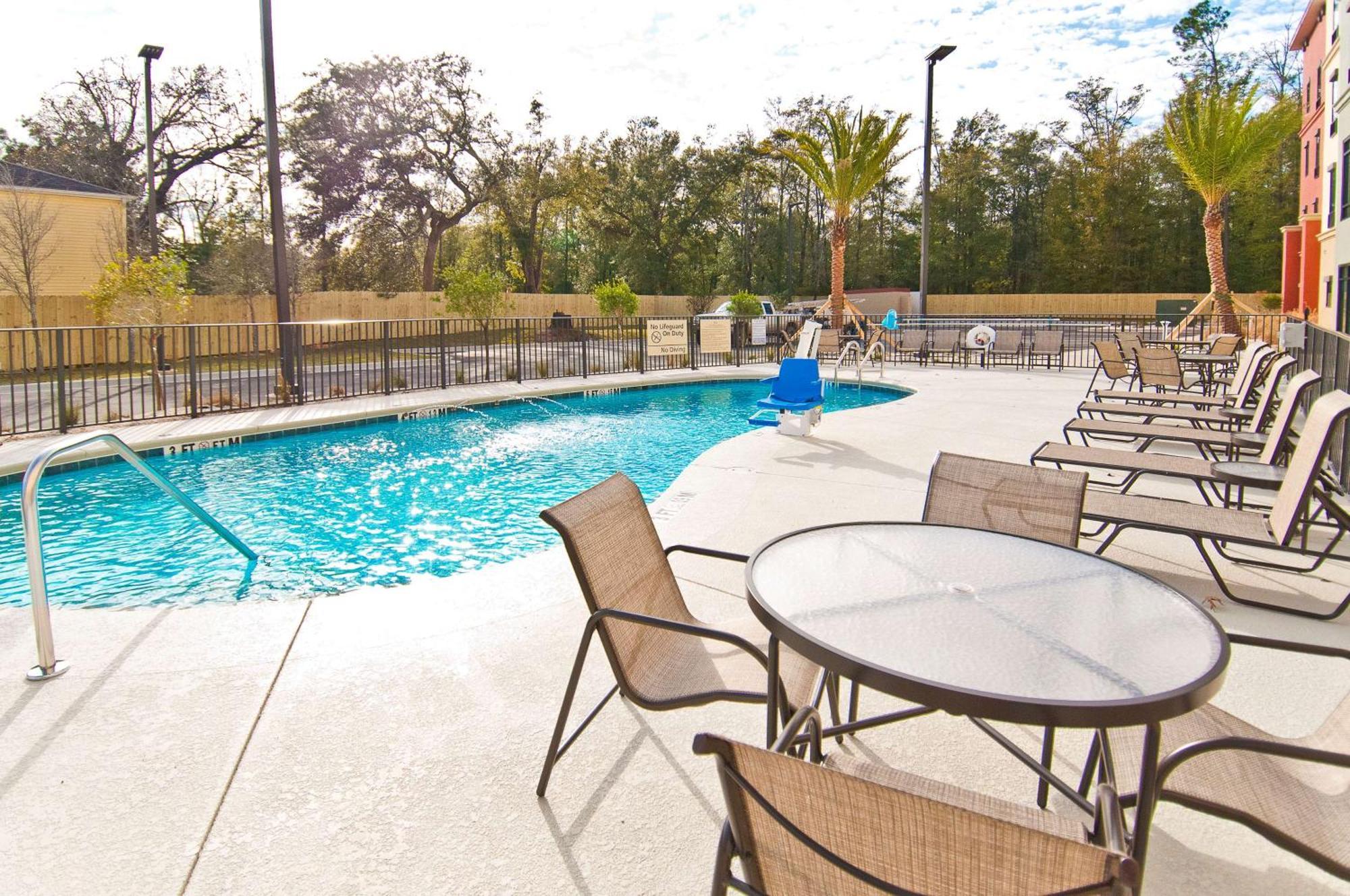 Ferry Pass Hampton Inn & Suites Pensacola/I-10 Pine Forest Road מראה חיצוני תמונה